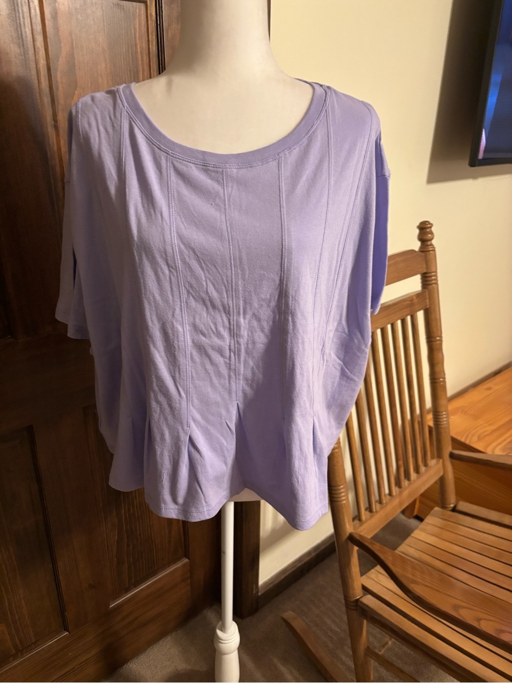 Relaxed Scoop Neck Short Sleeve Top in Lavender